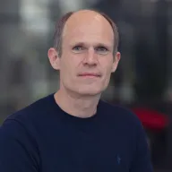 Dr. Bertrand Parvais