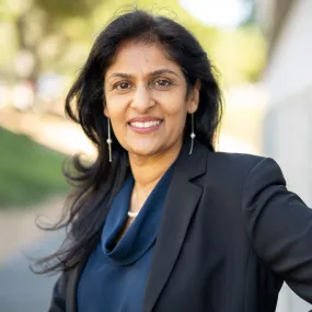 Dr. Nasreen Chopra